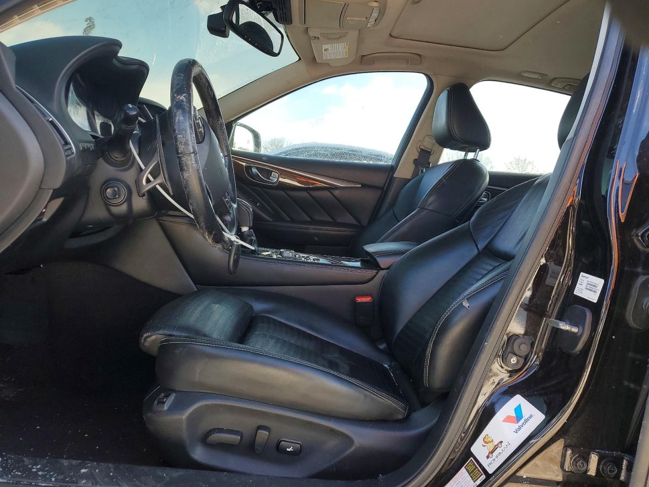 2015 INFINITI Q50 photo 19