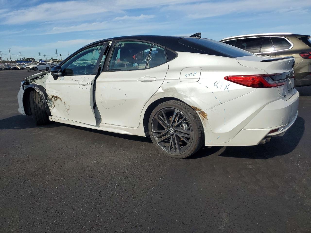 2025 TOYOTA CAMRY XSE photo 3
