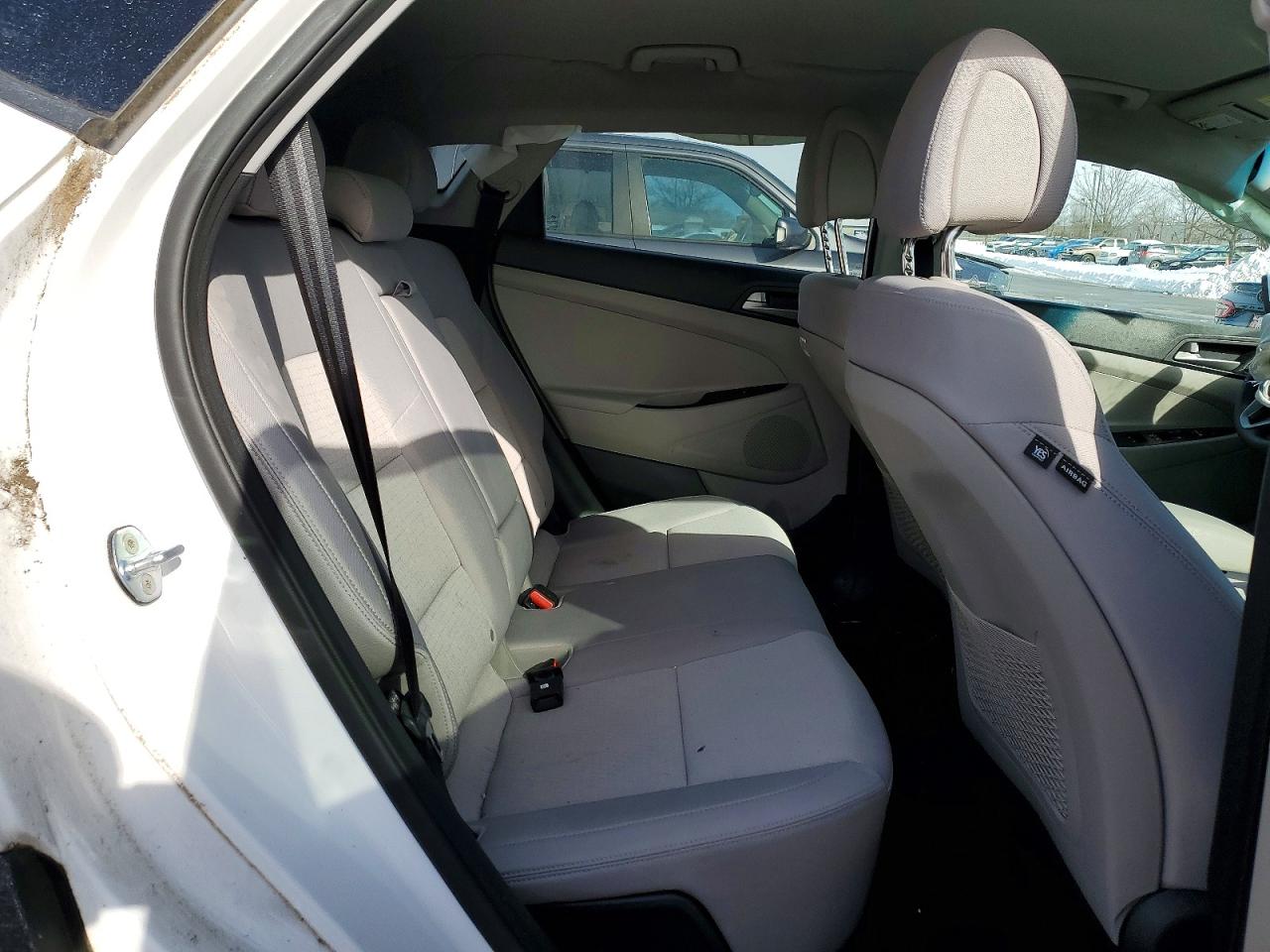 2018 HYUNDAI TUCSON SE photo 11