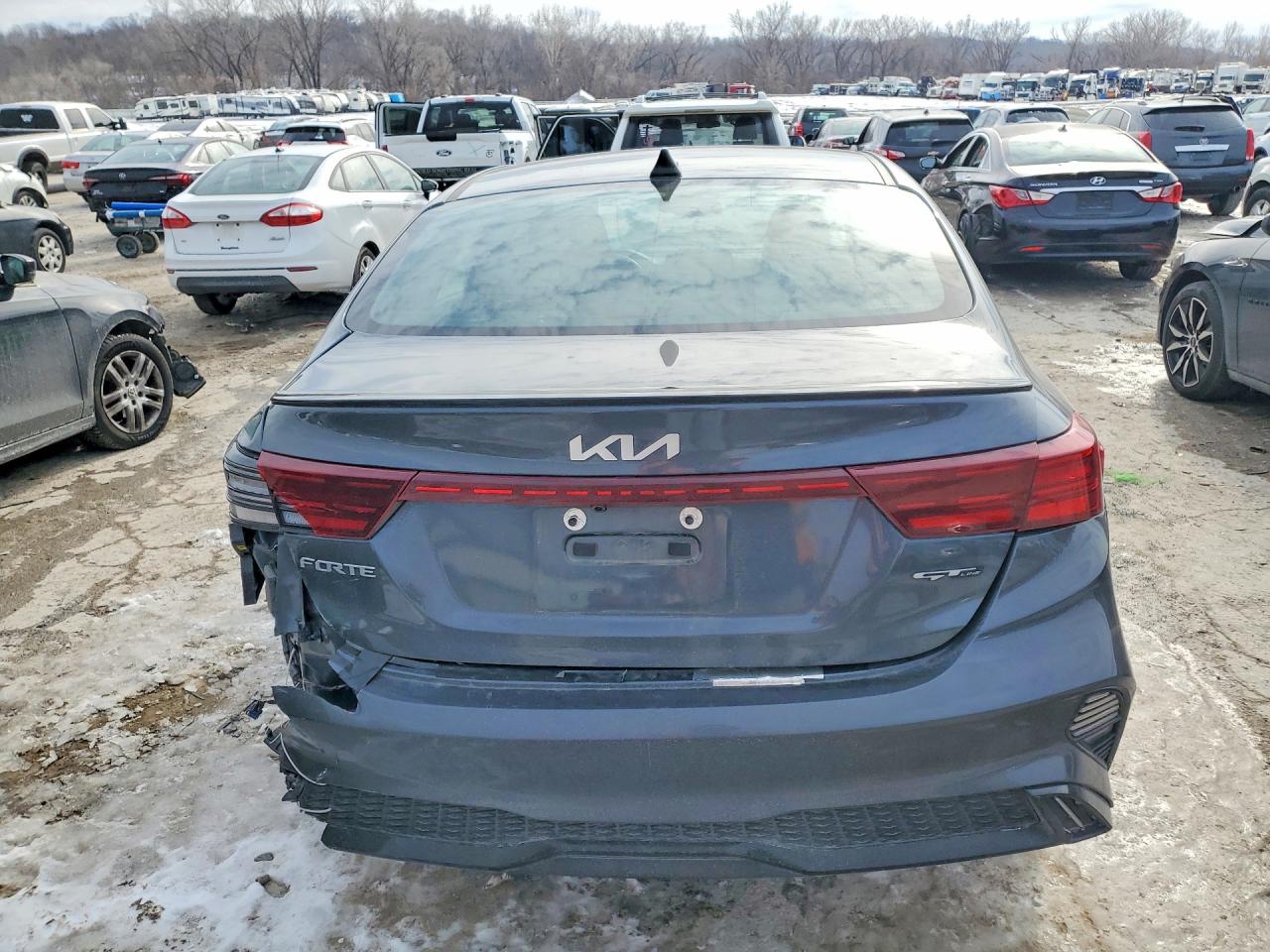 2024 KIA FORTE GT LINE photo 6