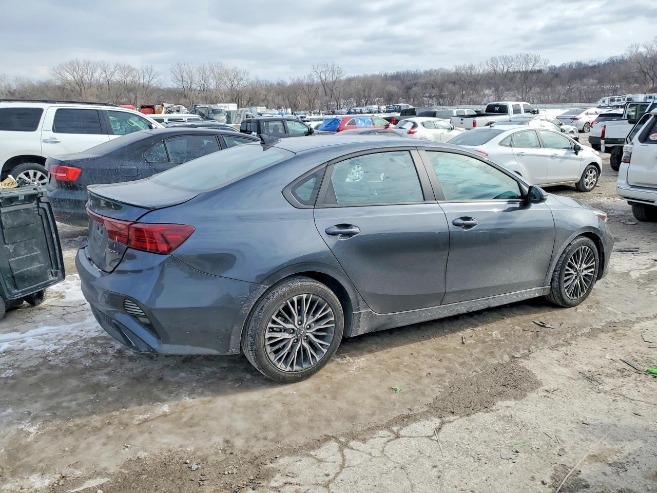 2024 KIA FORTE GT LINE photo 3