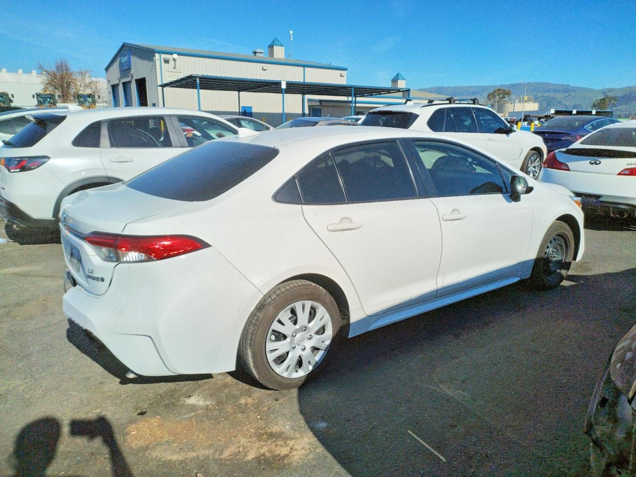 2023 TOYOTA COROLLA LE photo 3