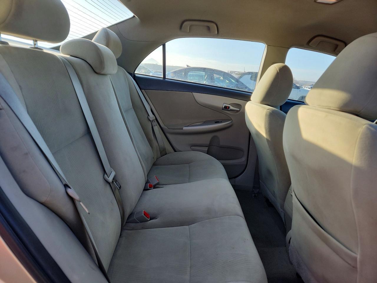 2012 TOYOTA COROLLA LE photo 19