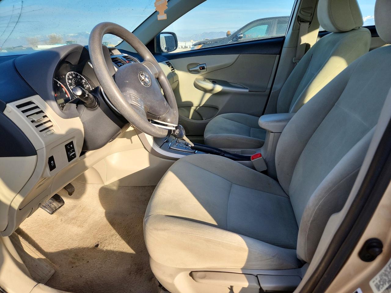 2012 TOYOTA COROLLA LE photo 13