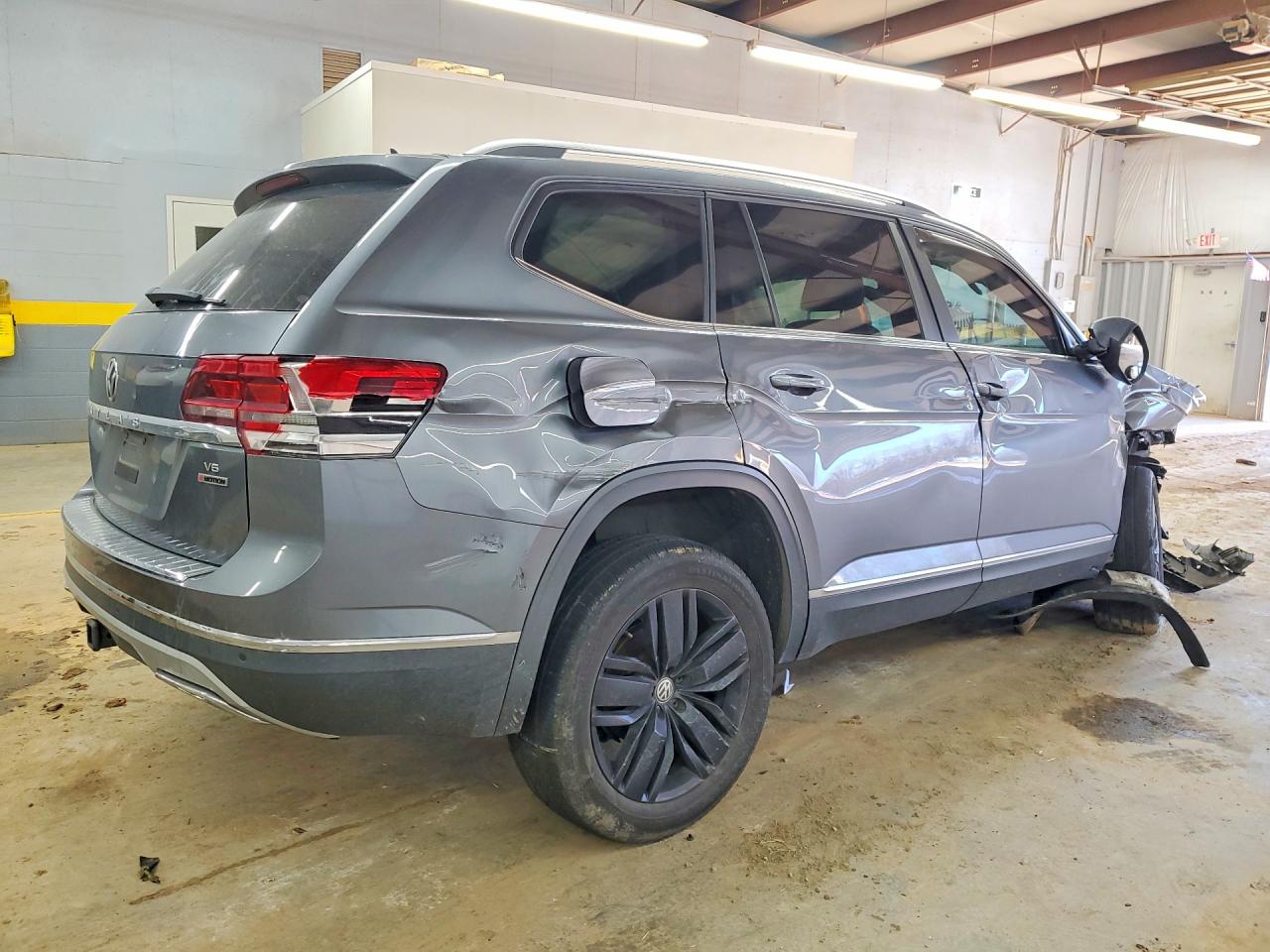 2018 VOLKSWAGEN ATLAS SEL photo 3