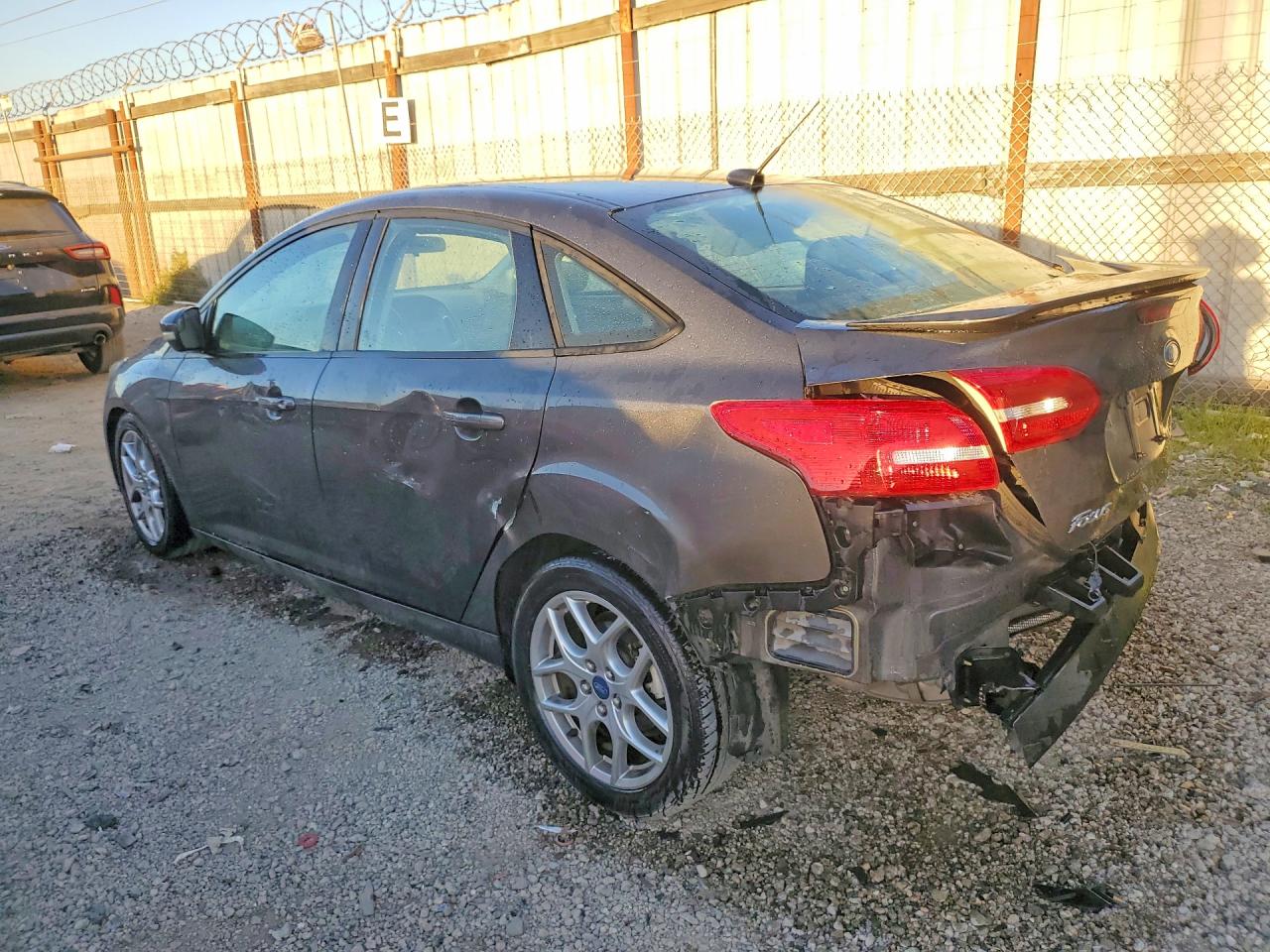 2015 FORD FOCUS photo 2