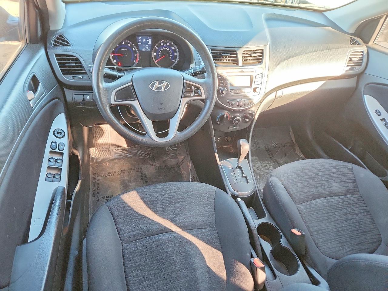 2016 HYUNDAI ACCENT SE photo 8