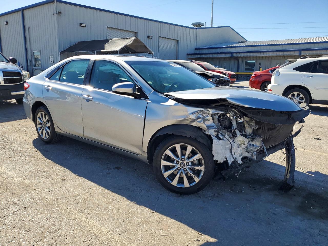 2016 TOYOTA CAMRY XLE photo 4