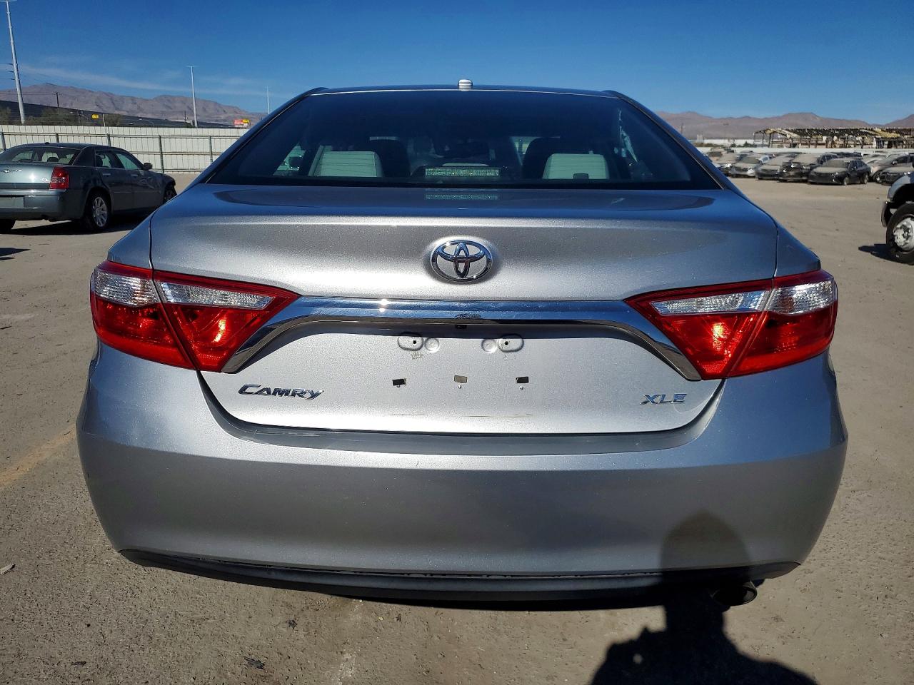 2016 TOYOTA CAMRY XLE photo 6