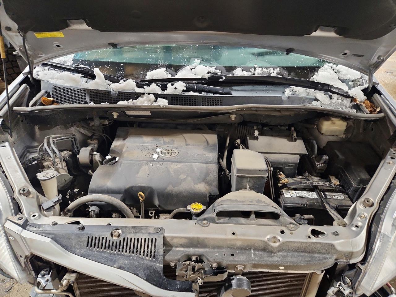 2015 TOYOTA SIENNA LE photo 34