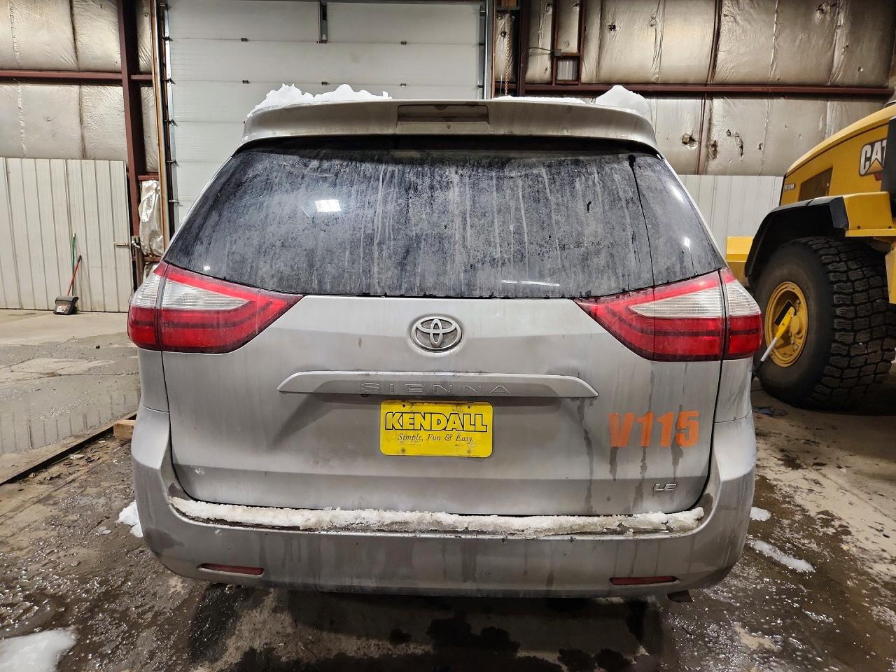 2015 TOYOTA SIENNA LE photo 16