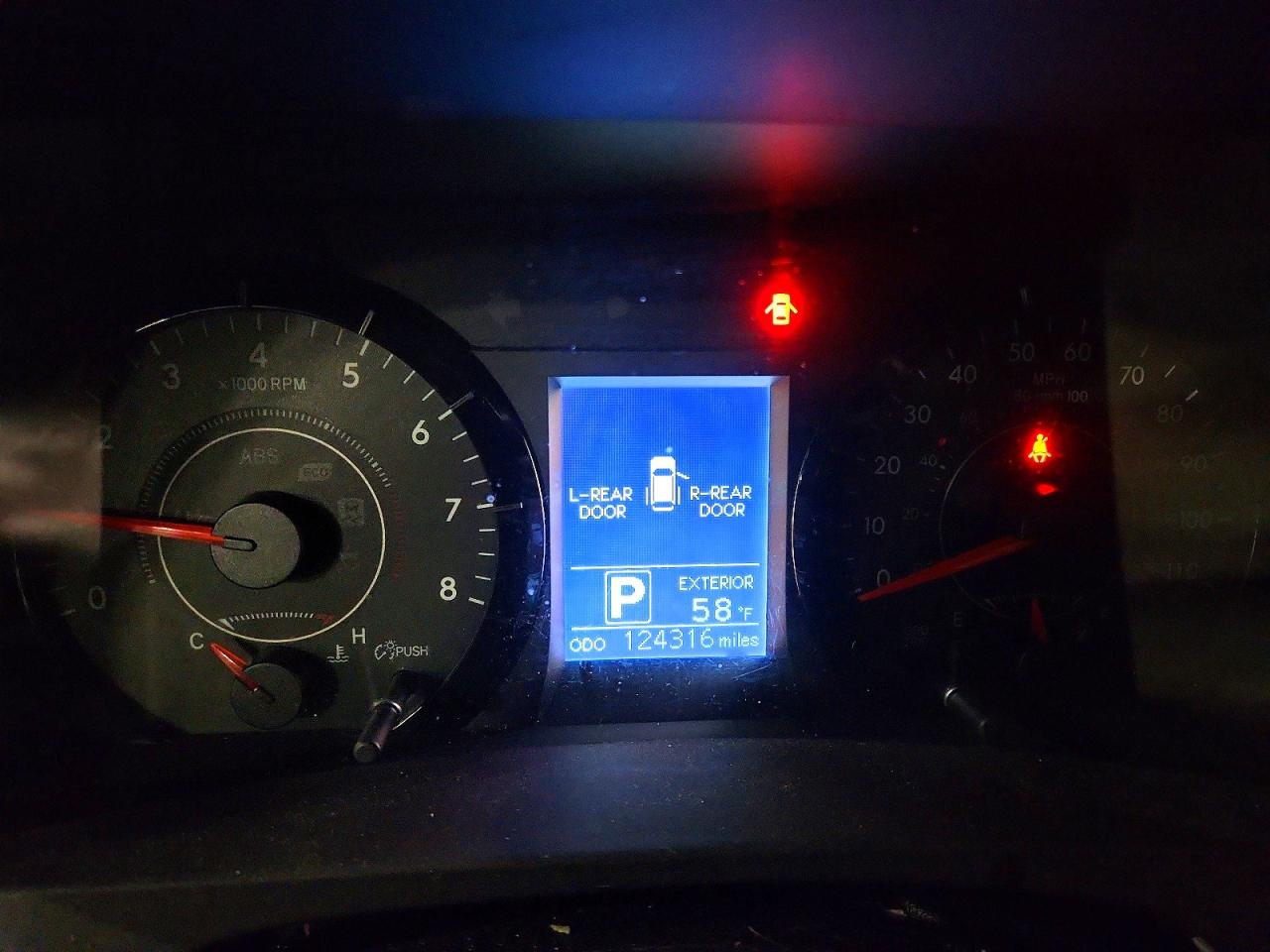 2015 TOYOTA SIENNA LE photo 25