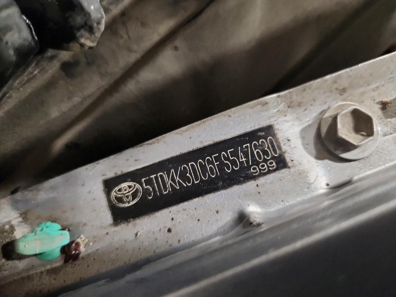 2015 TOYOTA SIENNA LE photo 37
