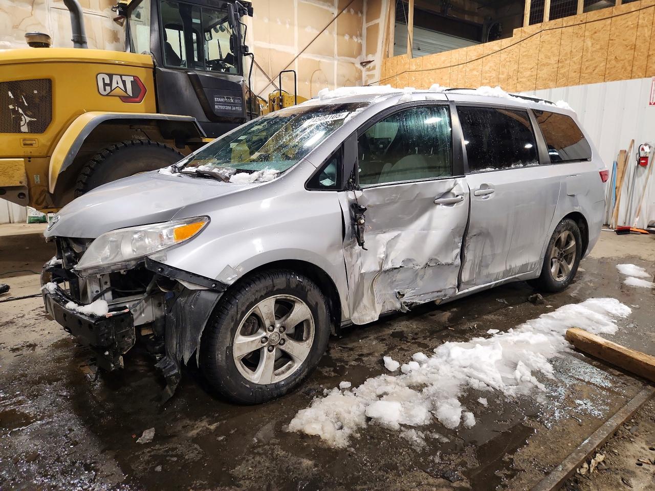 2015 TOYOTA SIENNA