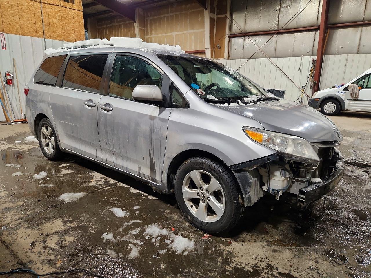 2015 TOYOTA SIENNA LE photo 10