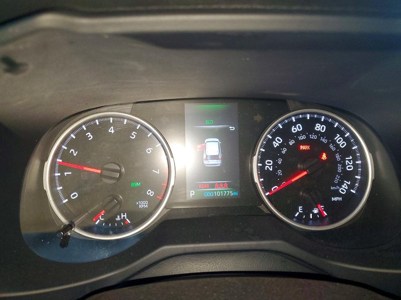 2021 TOYOTA RAV4 XLE photo 17