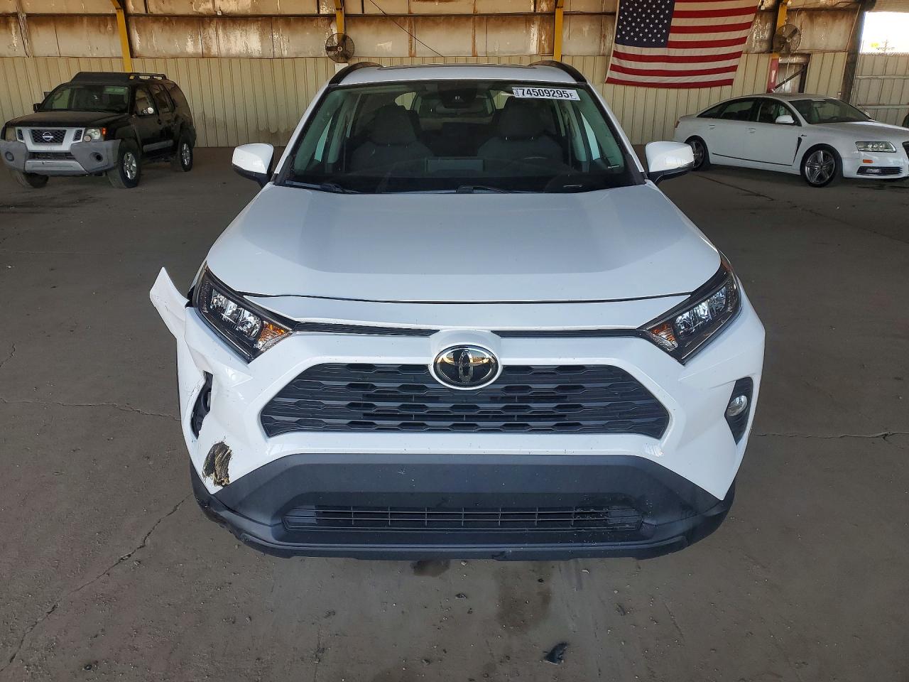 2021 TOYOTA RAV4 XLE photo 9