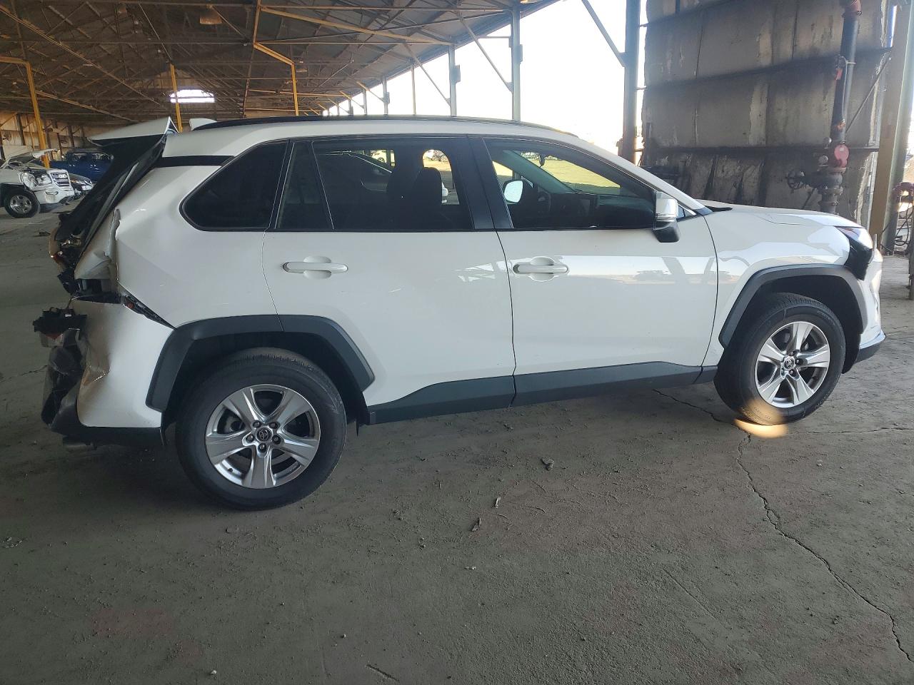 2021 TOYOTA RAV4 XLE photo 5