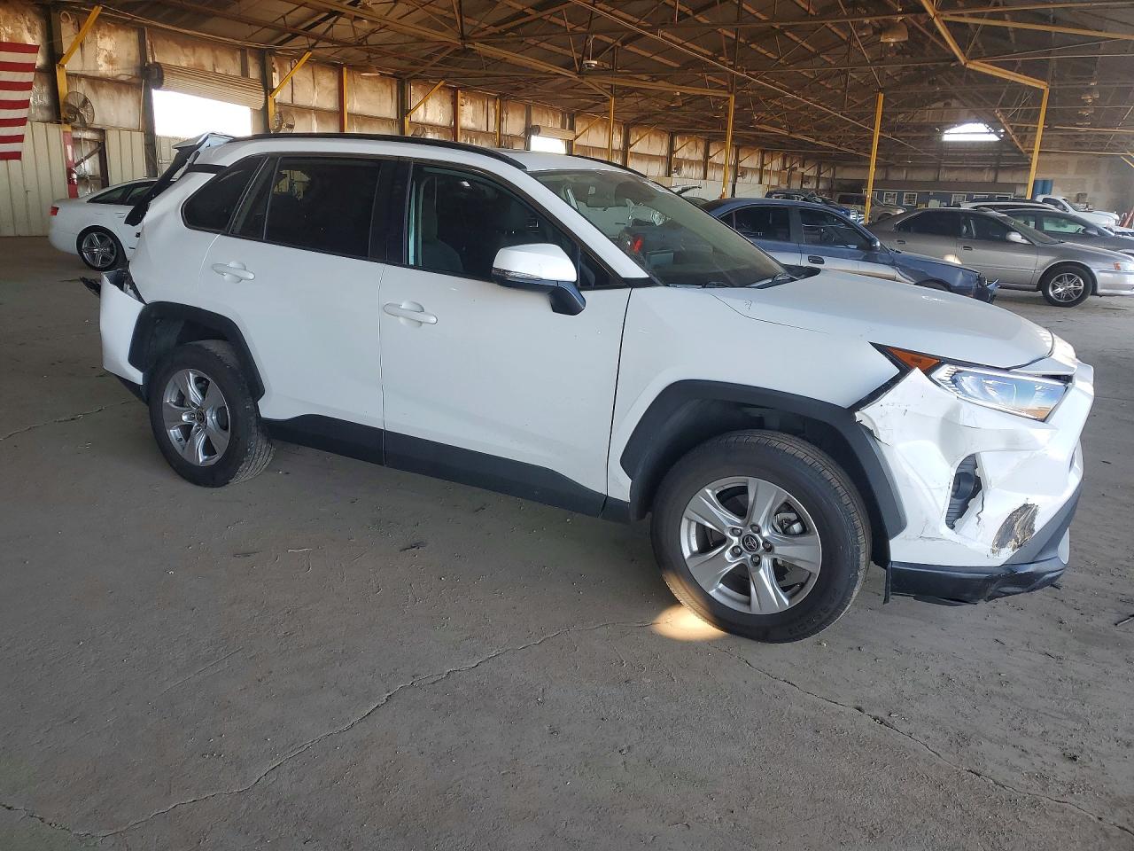 2021 TOYOTA RAV4 XLE photo 7