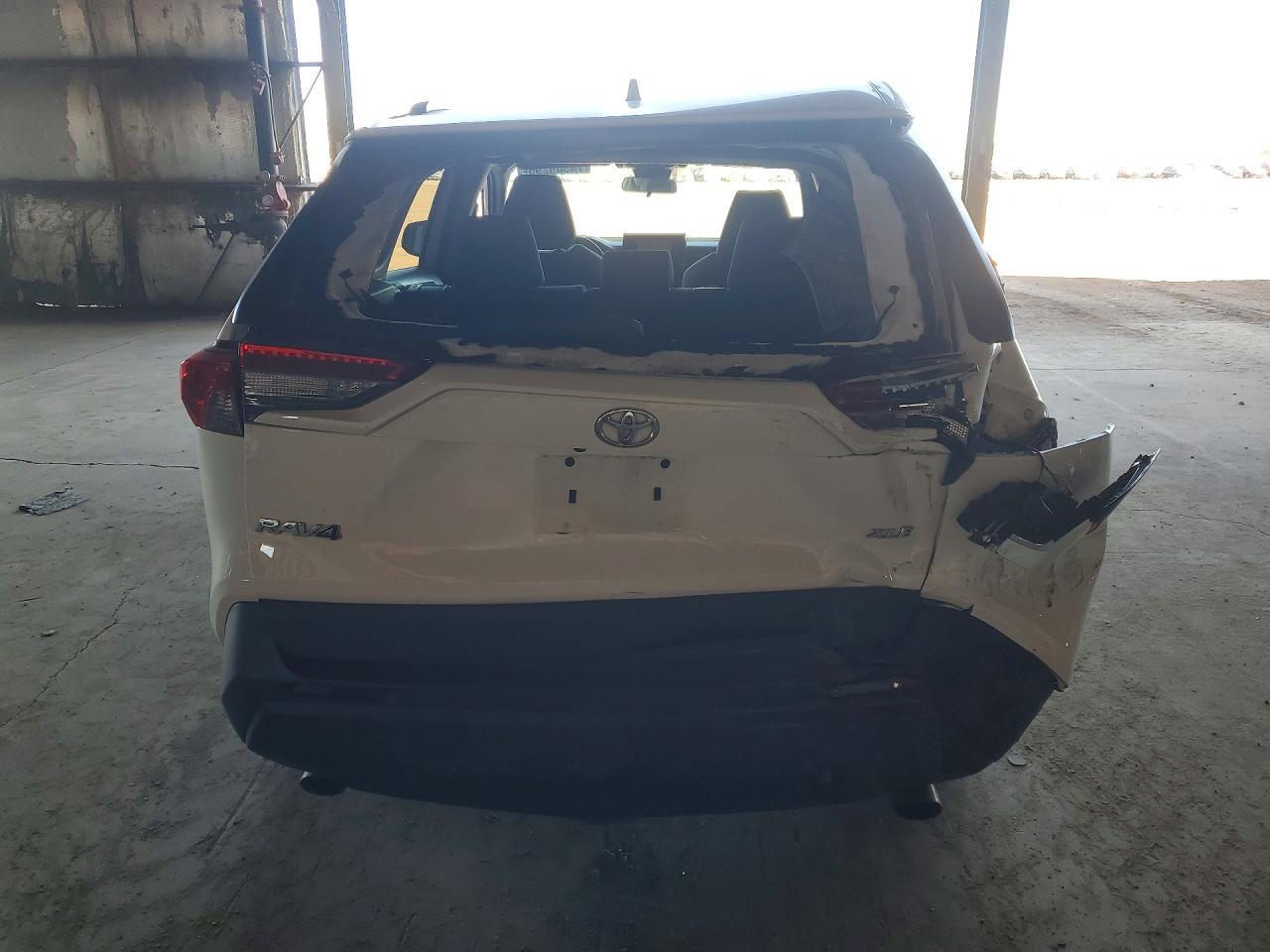 2021 TOYOTA RAV4 XLE photo 11