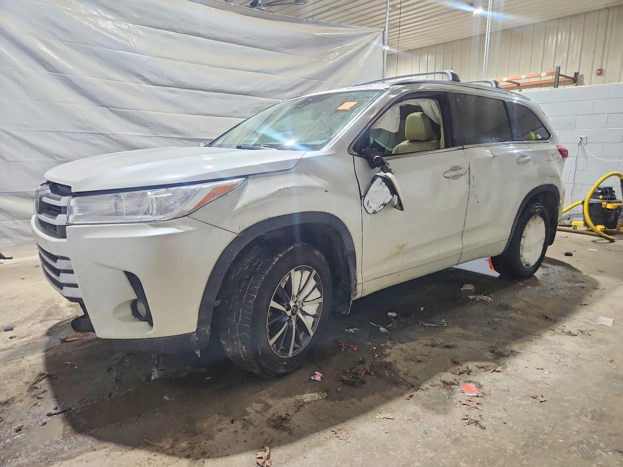 2017 TOYOTA HIGHLANDER