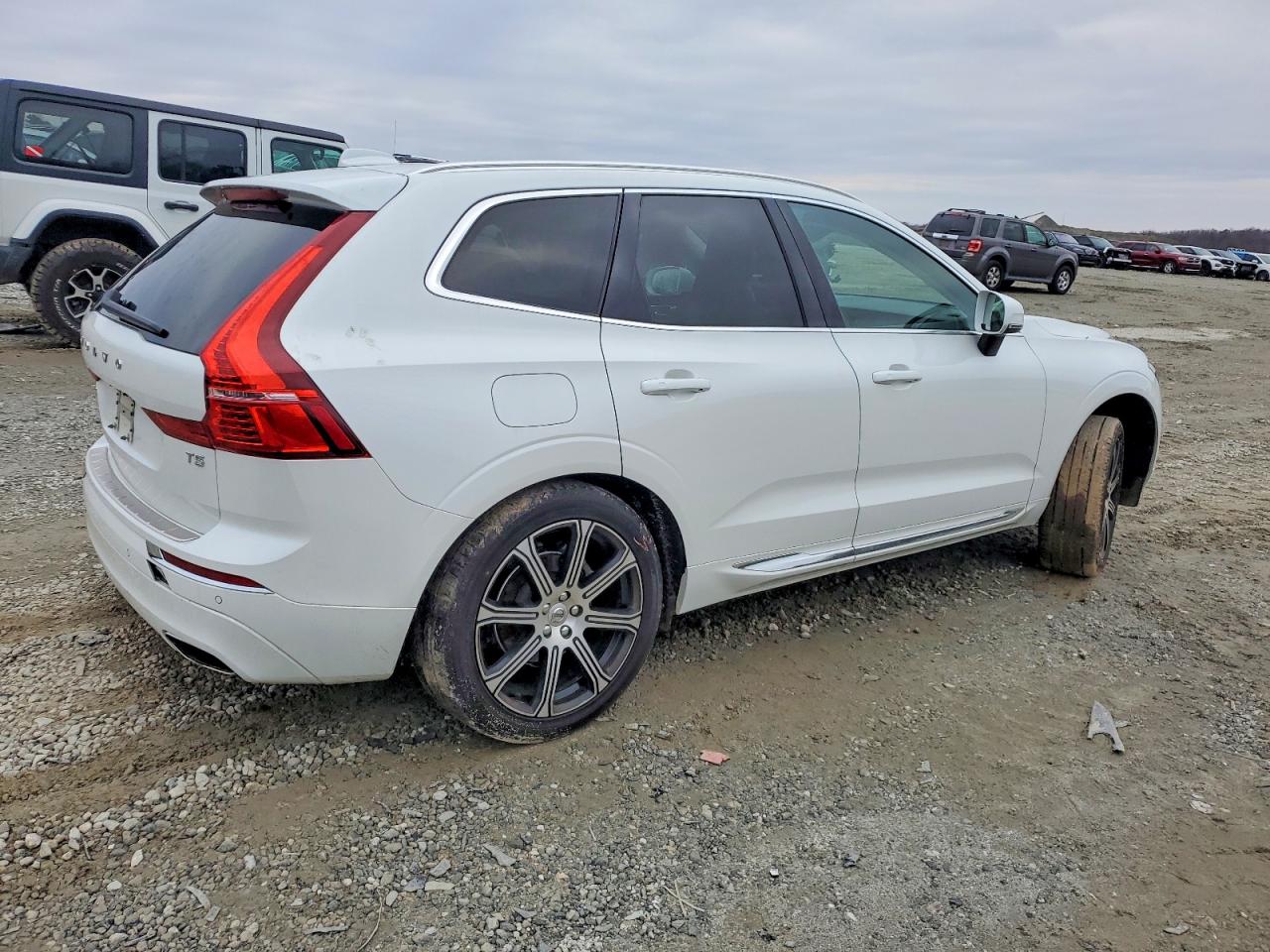 2021 VOLVO XC60 photo 3