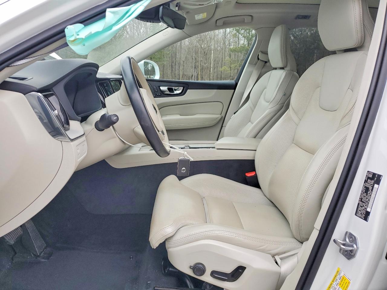 2021 VOLVO XC60 photo 7