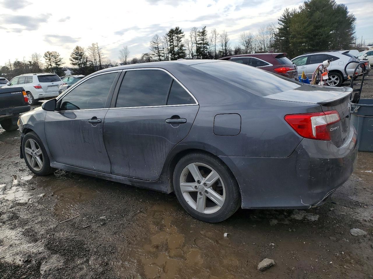 2013 TOYOTA CAMRY photo 2