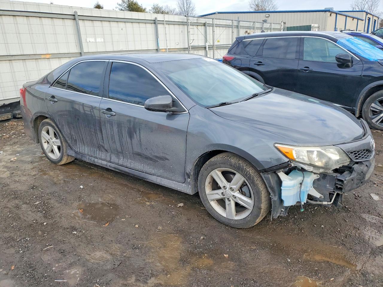 2013 TOYOTA CAMRY photo 4