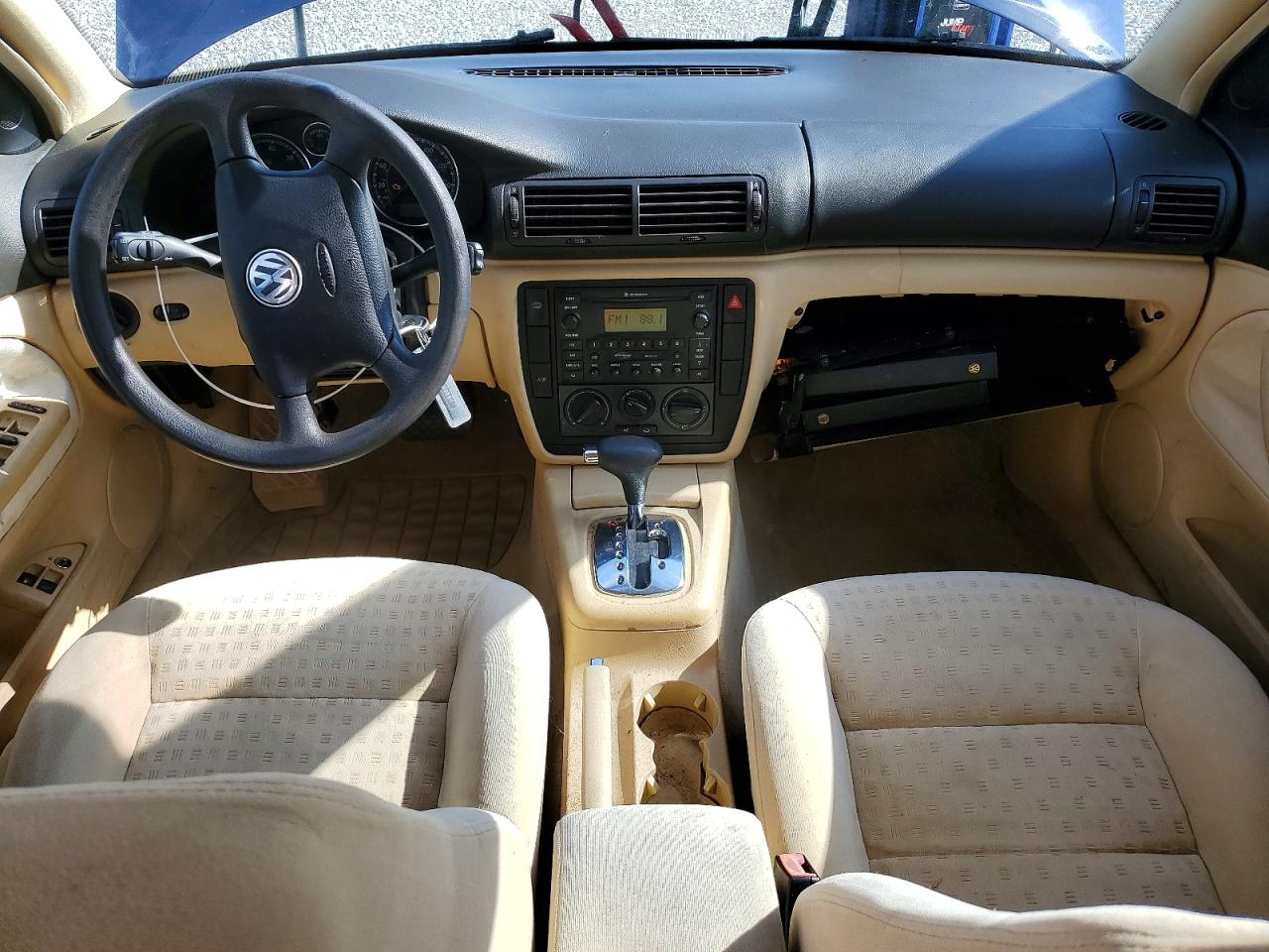 2004 VOLKSWAGEN PASSAT GLS photo 8