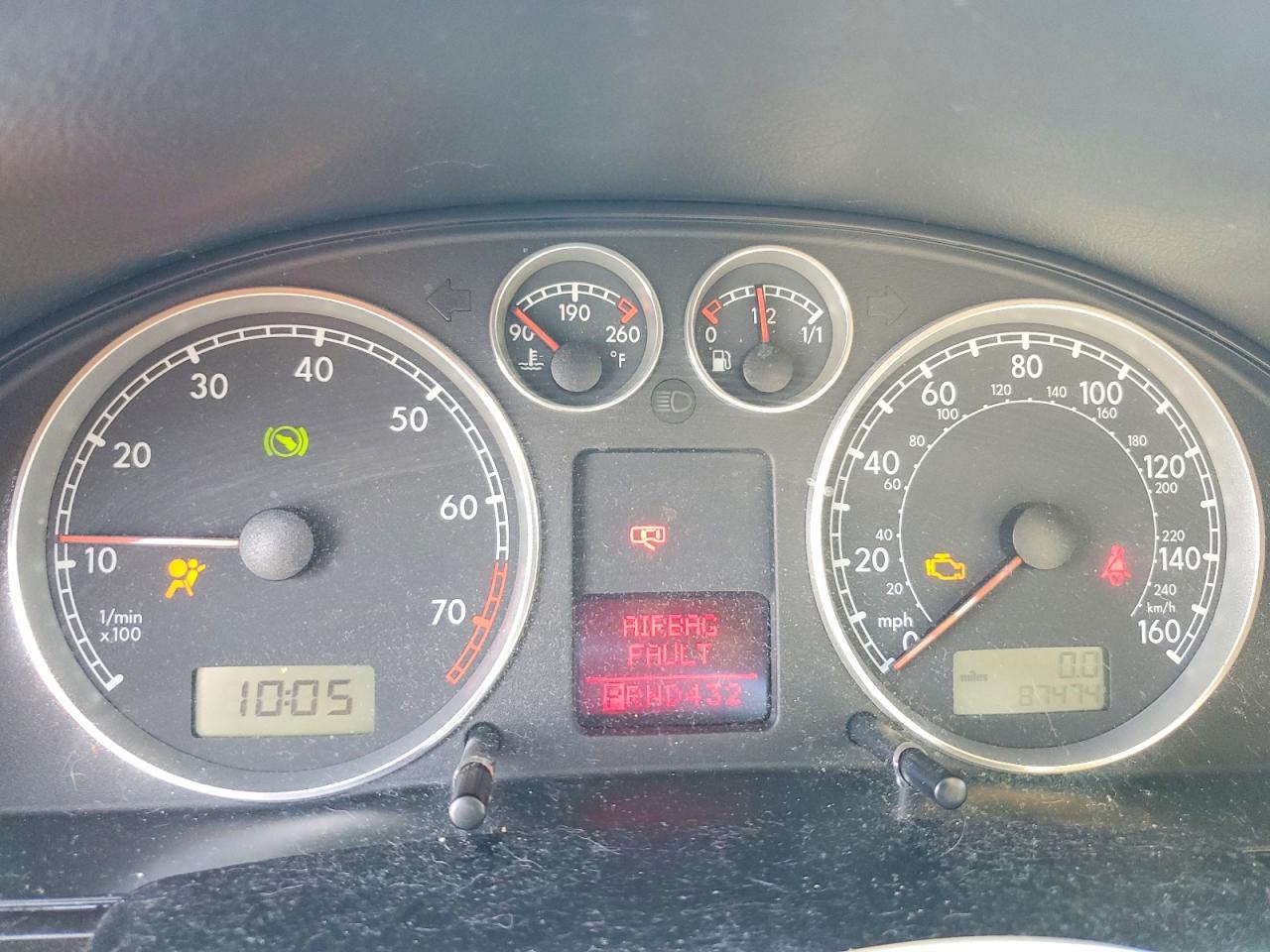 2004 VOLKSWAGEN PASSAT GLS photo 9