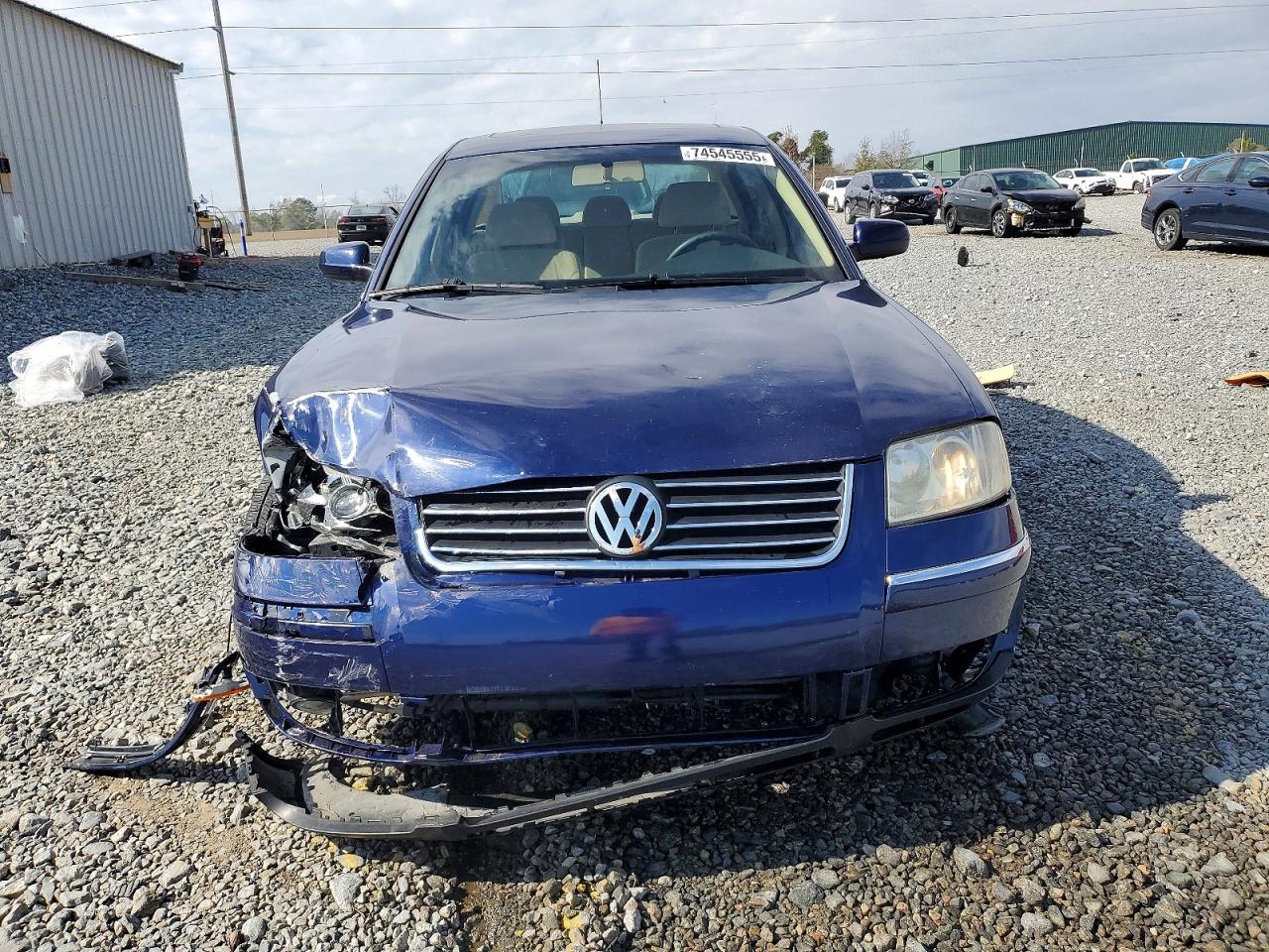 2004 VOLKSWAGEN PASSAT GLS photo 5