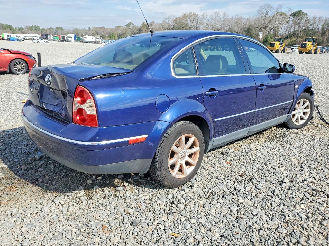 2004 VOLKSWAGEN PASSAT GLS photo 3