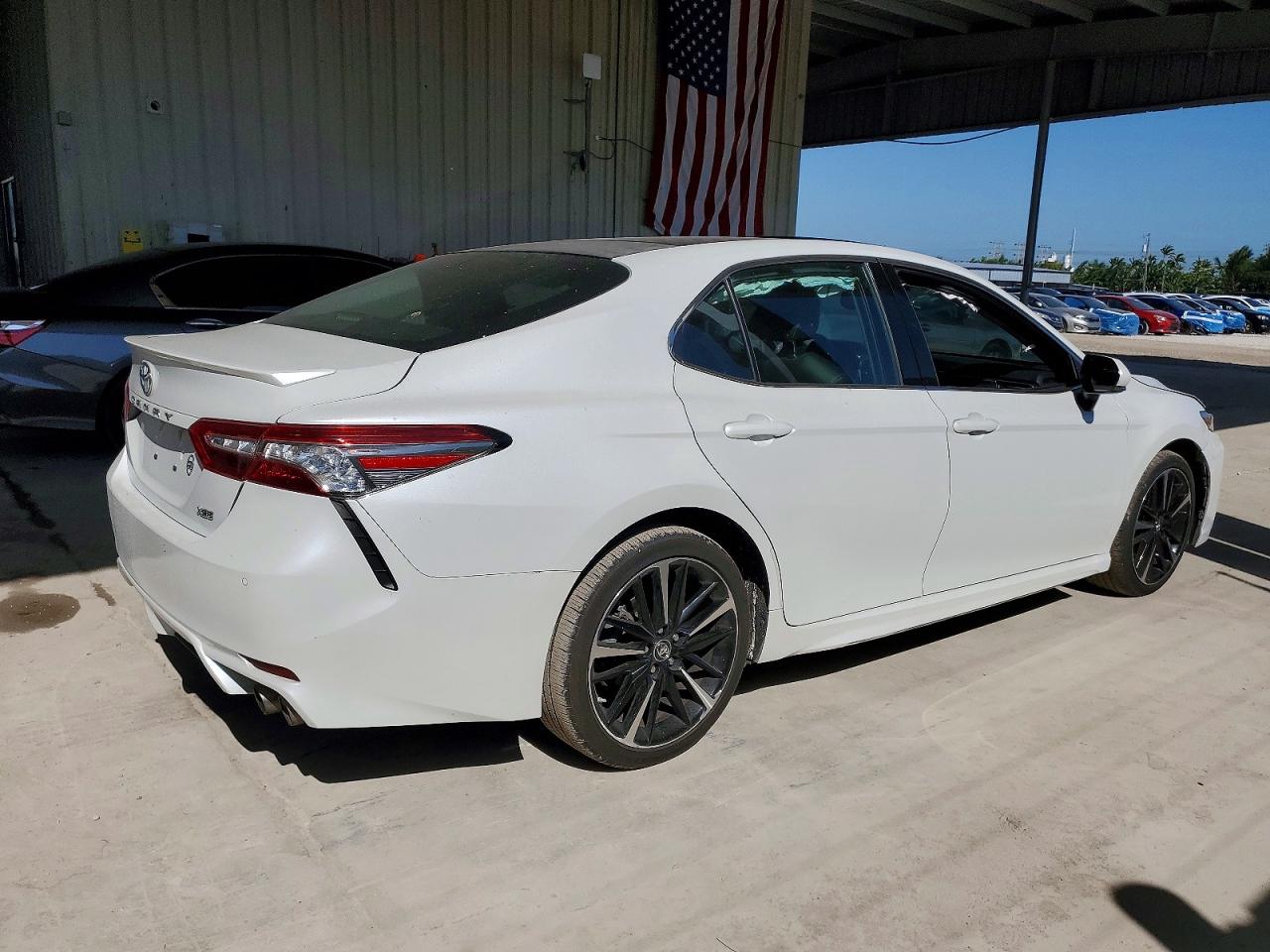 2018 TOYOTA CAMRY XSE photo 7