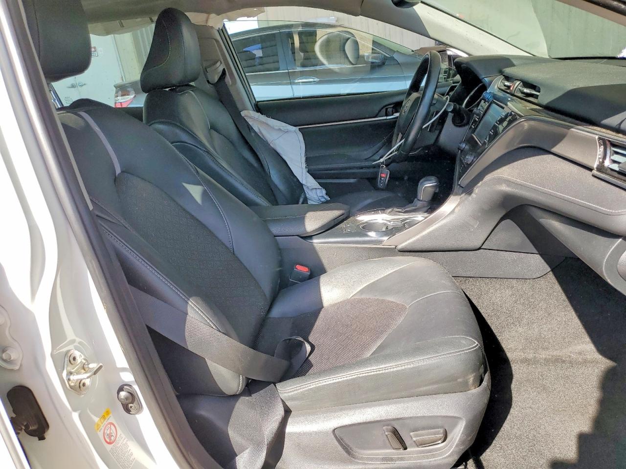 2018 TOYOTA CAMRY XSE photo 18