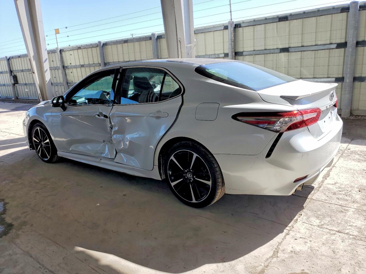 2018 TOYOTA CAMRY XSE photo 4