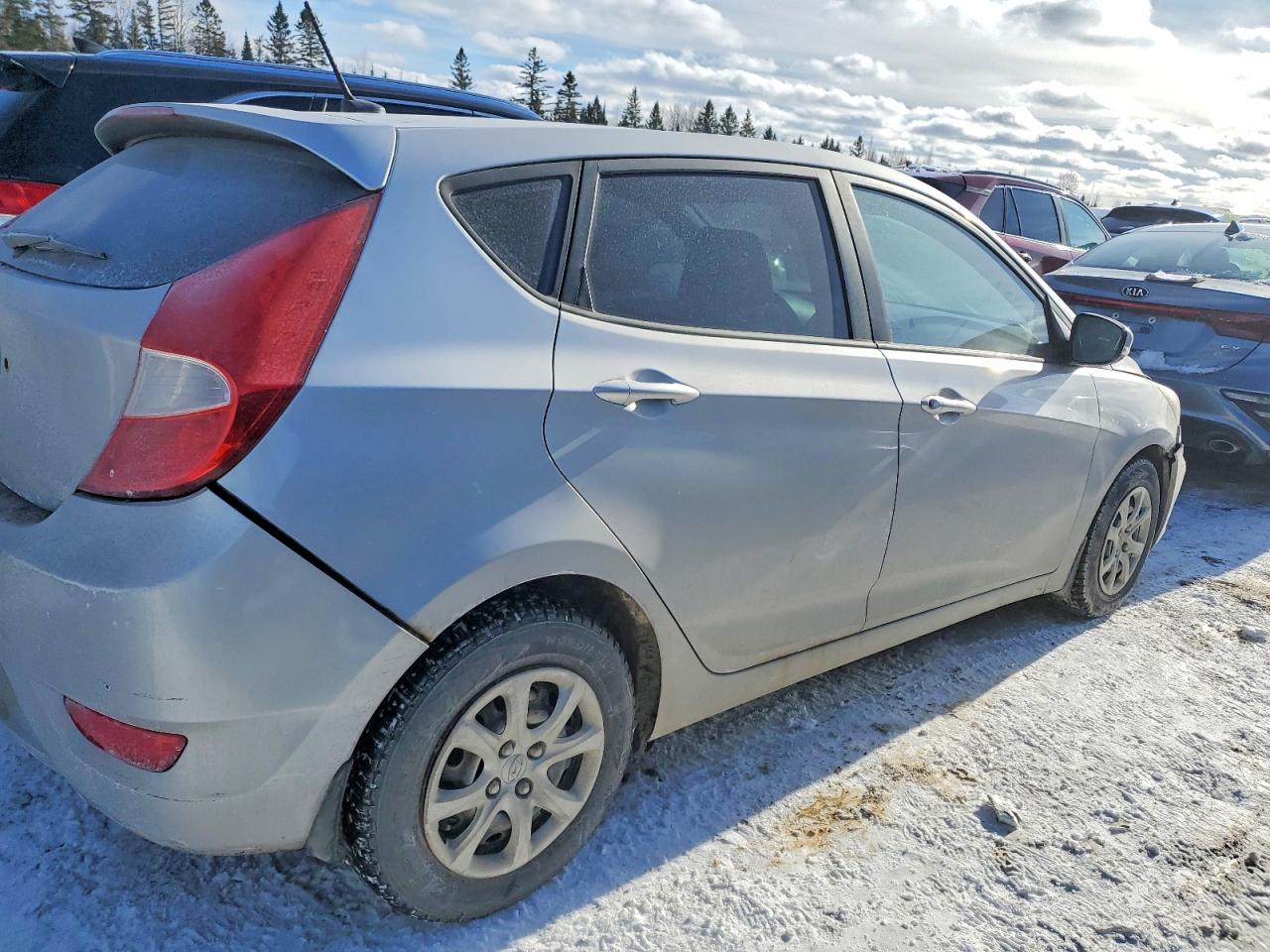 2014 HYUNDAI ACCENT photo 3