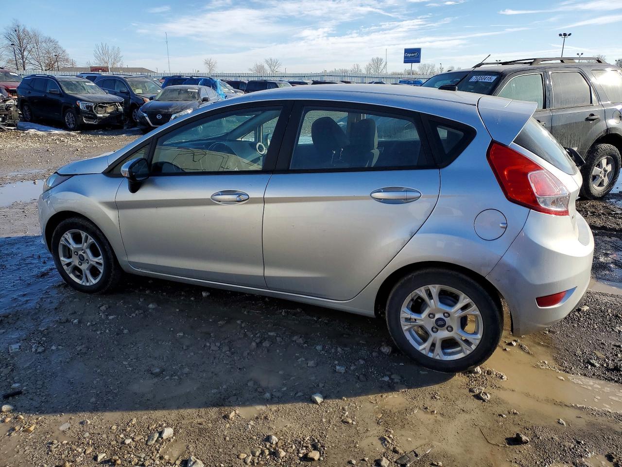 2015 FORD FIESTA SE photo 4
