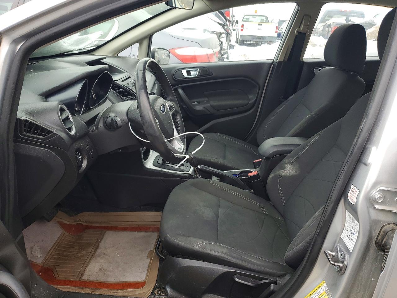 2015 FORD FIESTA SE photo 19