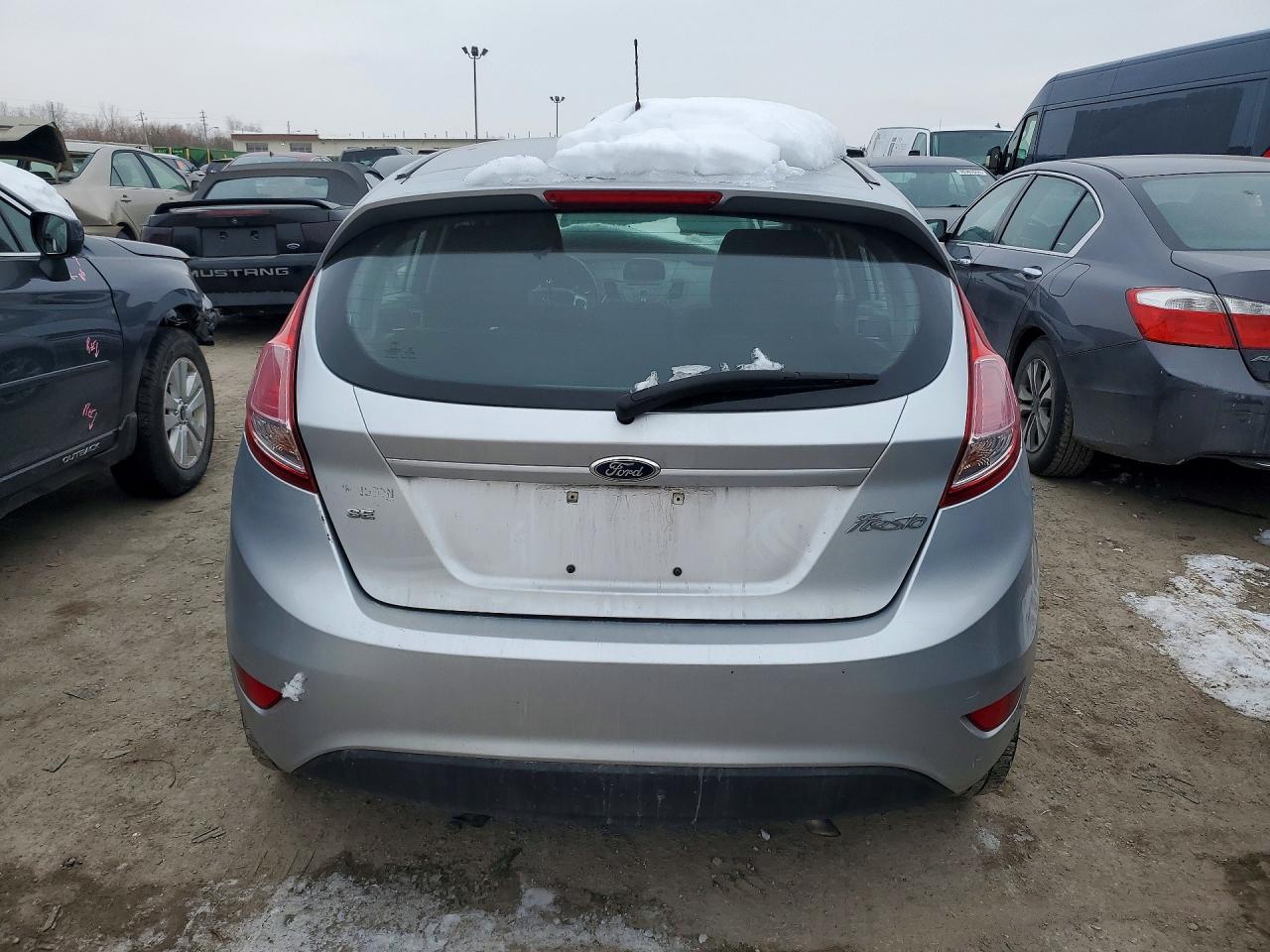 2015 FORD FIESTA SE photo 16