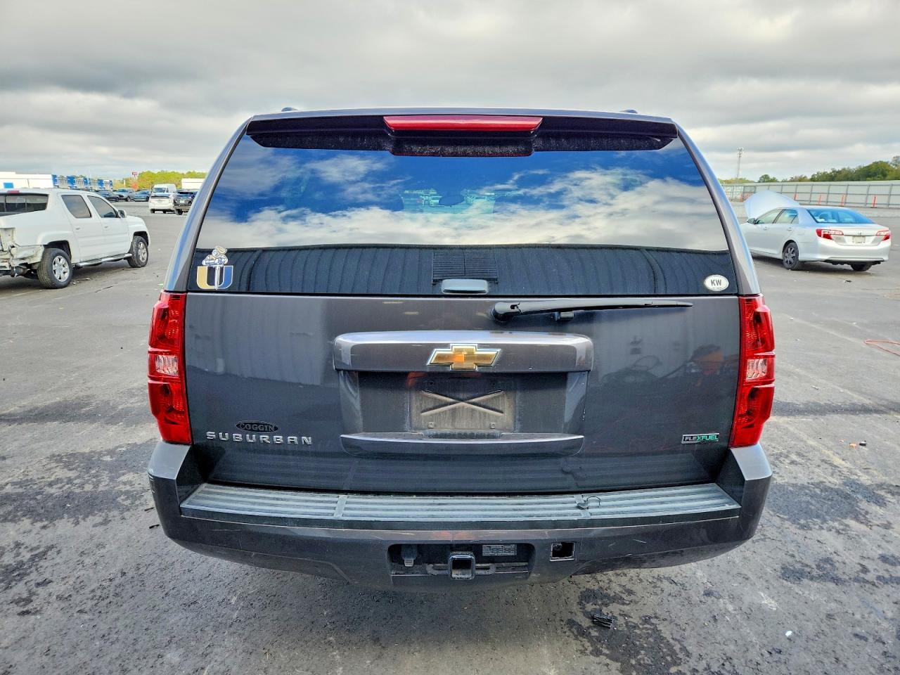 2010 CHEVROLET SUBURBAN C1500 LS photo 11