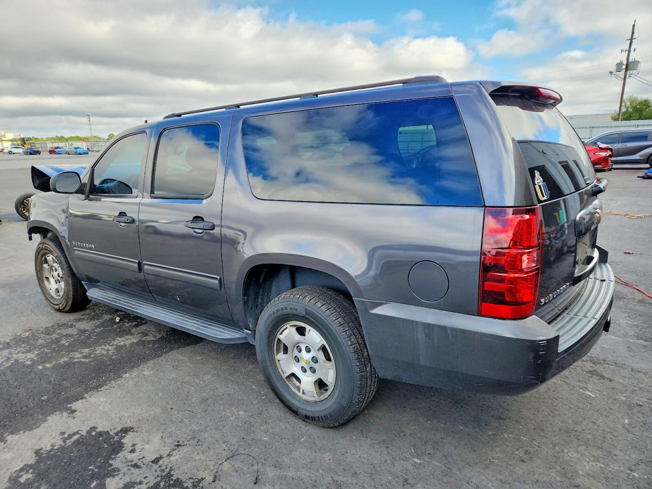 2010 CHEVROLET SUBURBAN C1500 LS photo 3