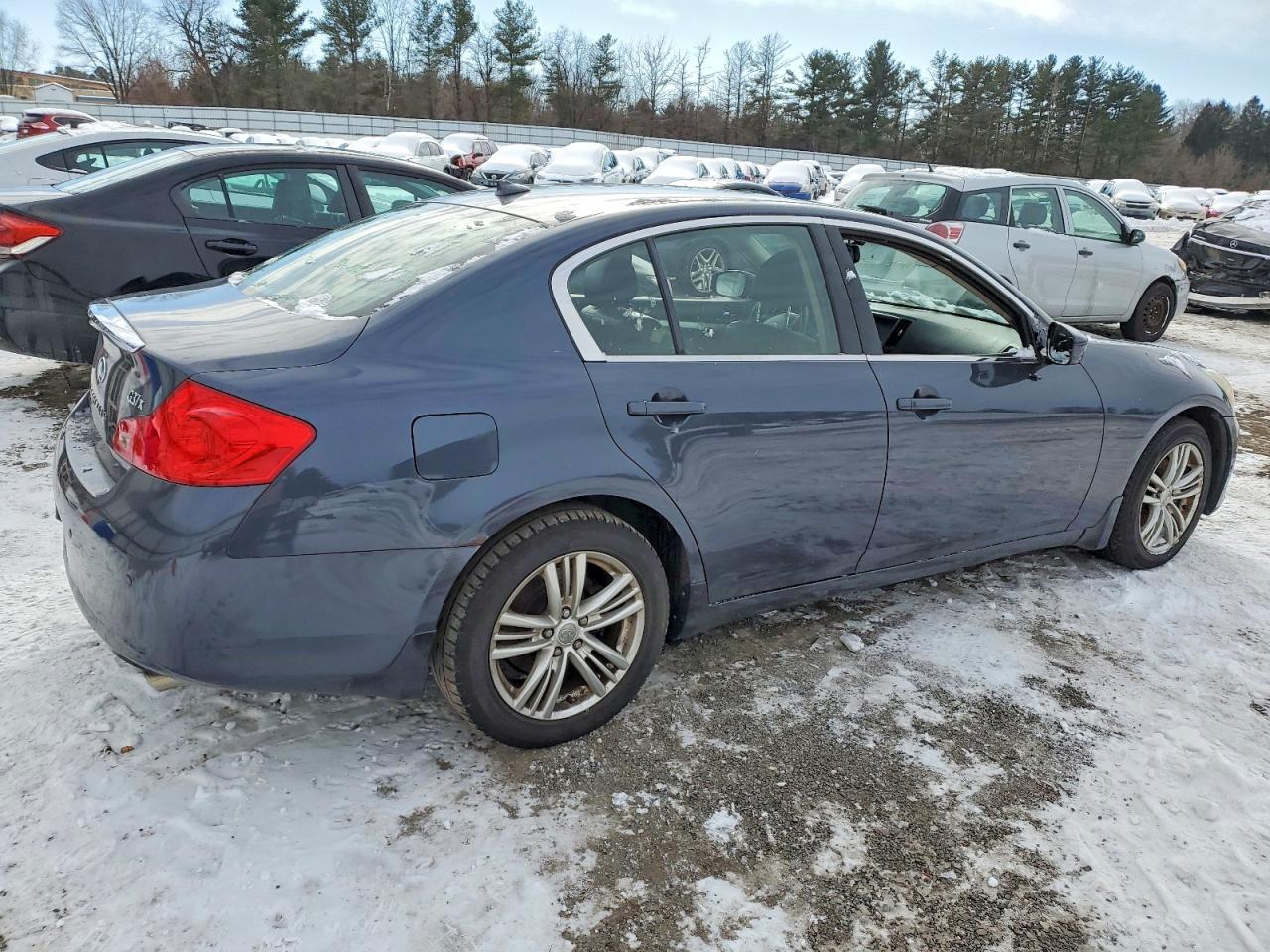2010 INFINITI G37 photo 3