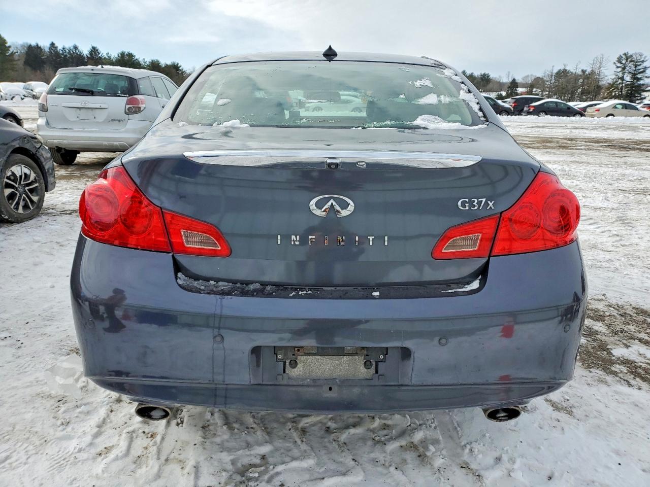 2010 INFINITI G37 photo 6