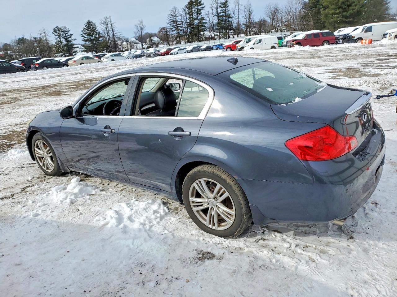 2010 INFINITI G37 photo 2