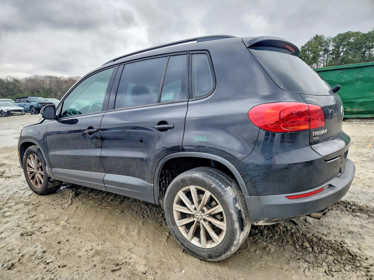 2017 VOLKSWAGEN TIGUAN S photo 2
