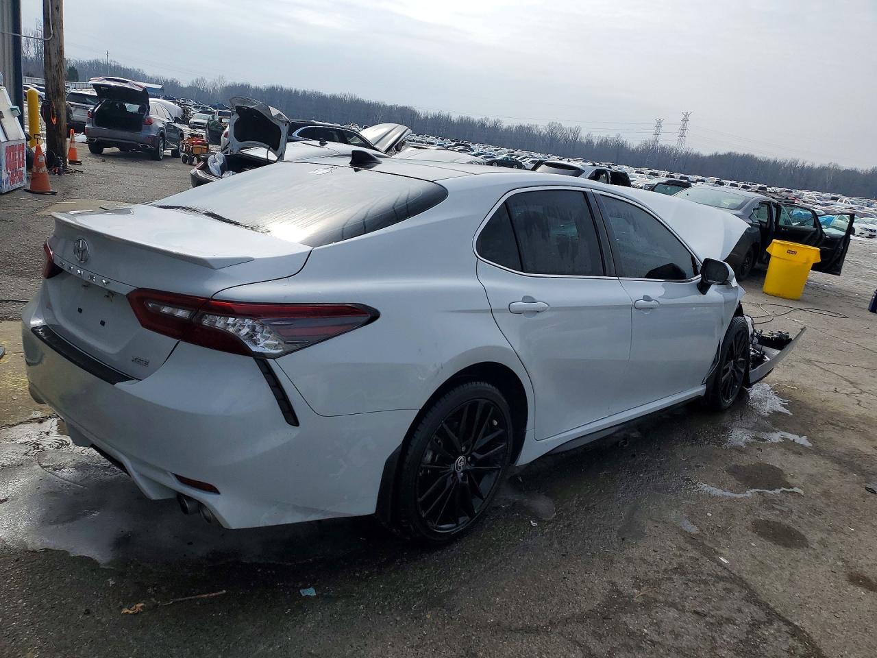 2023 TOYOTA CAMRY XSE photo 3