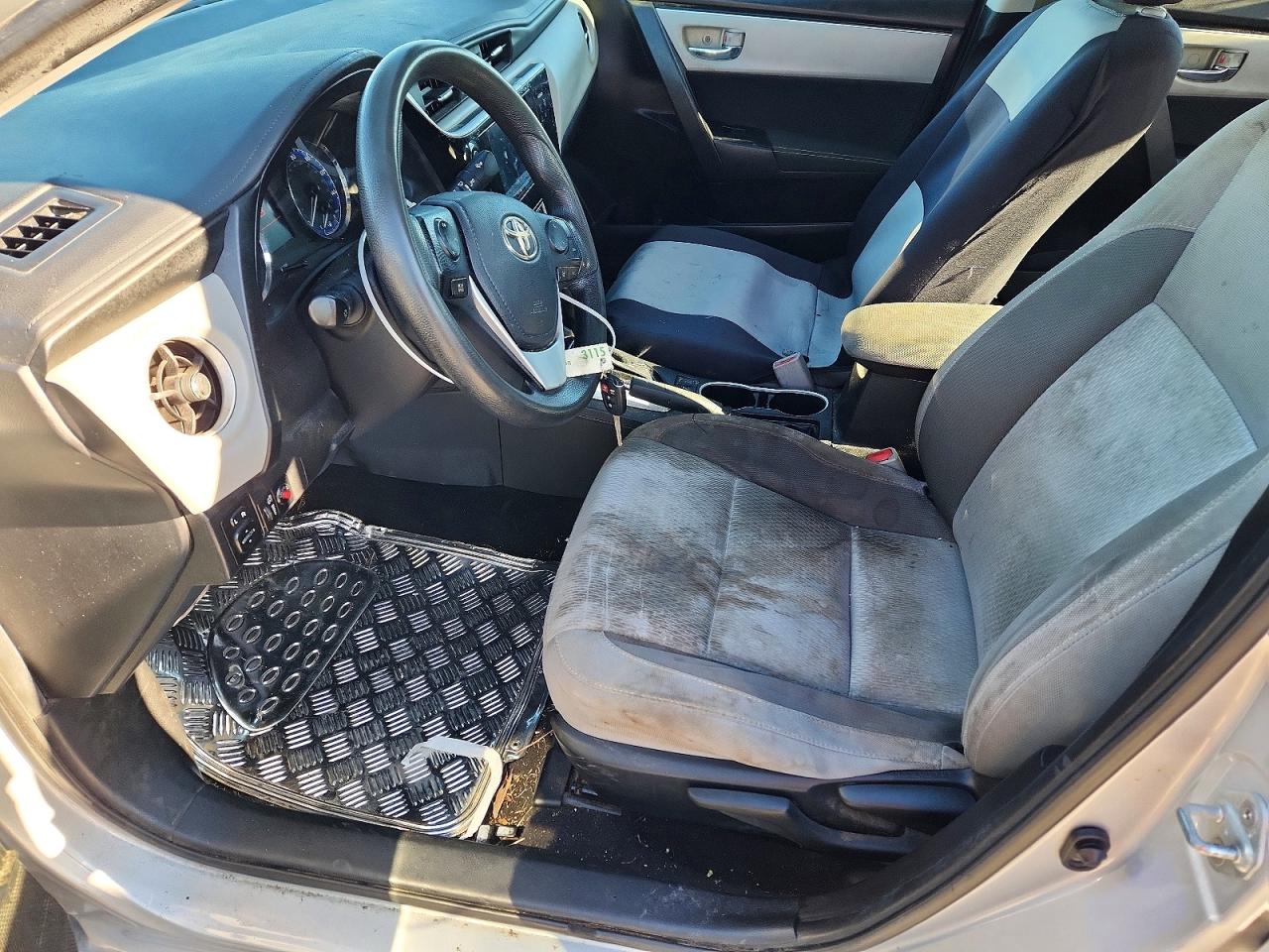 2017 TOYOTA COROLLA photo 7