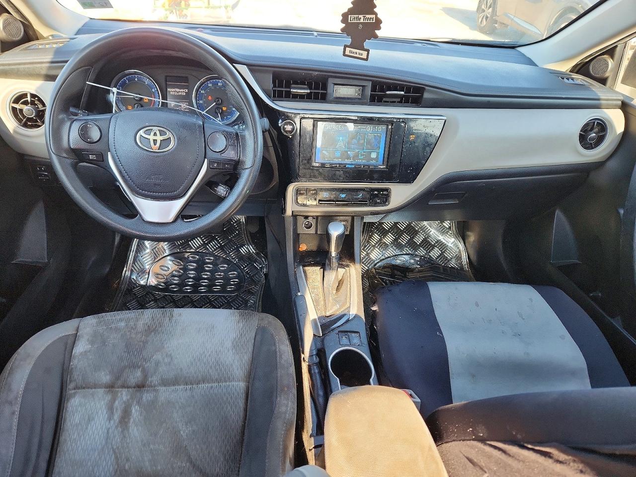 2017 TOYOTA COROLLA photo 8