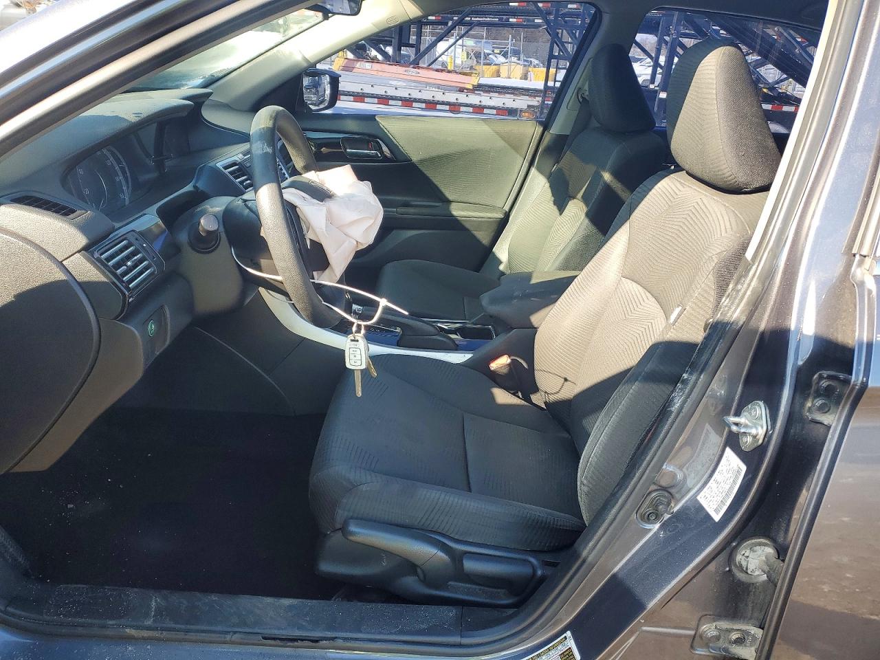 2017 HONDA ACCORD photo 7